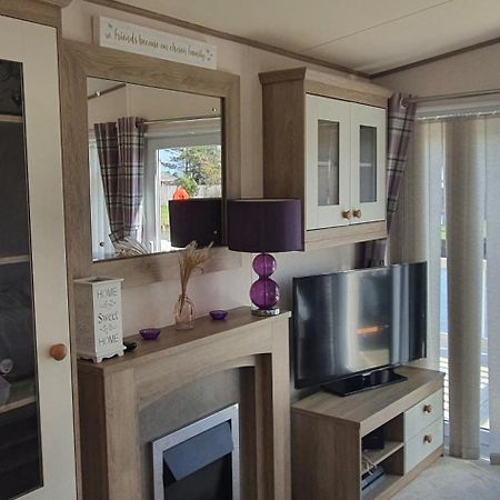 Cosy Caravans Meadow Lake Golden Palm Resort Chapel Saint Leonards Exterior photo