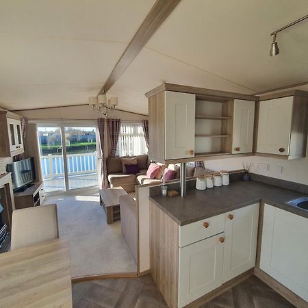 Cosy Caravans Meadow Lake Golden Palm Resort Chapel Saint Leonards Exterior photo