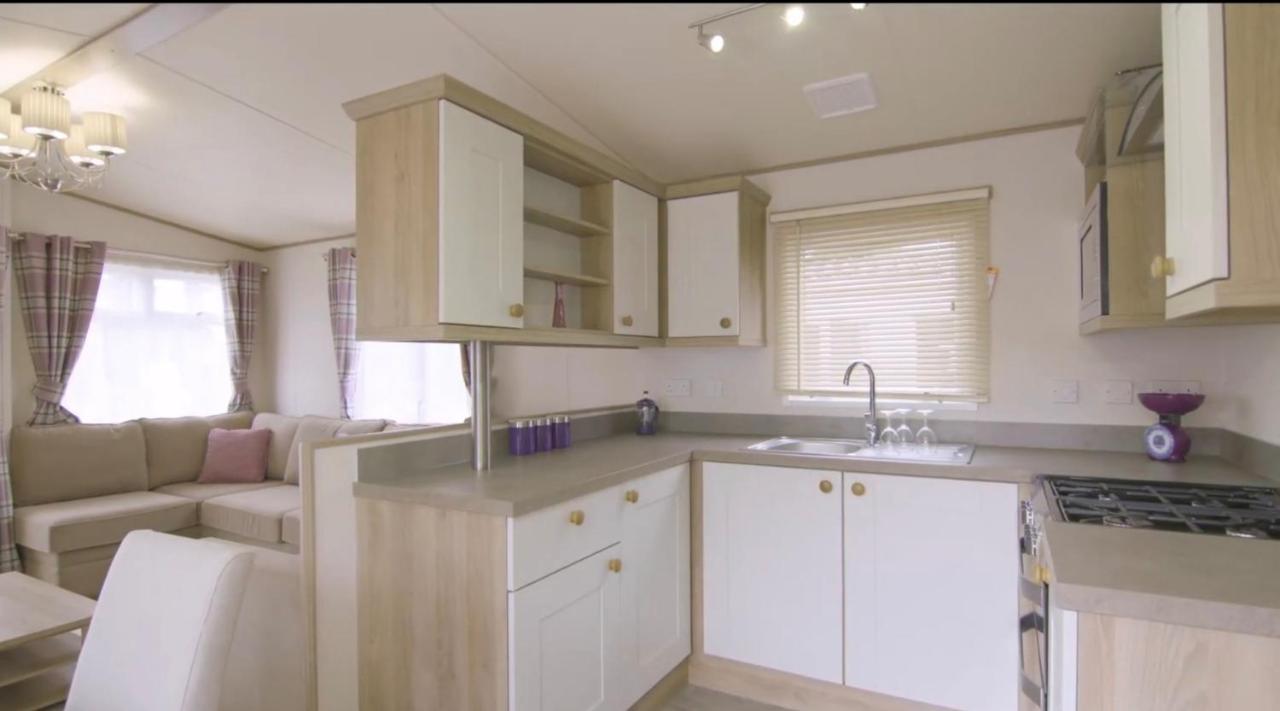 Cosy Caravans Meadow Lake Golden Palm Resort Chapel Saint Leonards Exterior photo