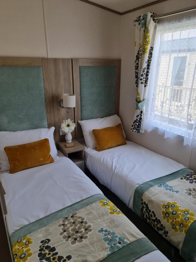 Cosy Caravans Meadow Lake Golden Palm Resort Chapel Saint Leonards Exterior photo